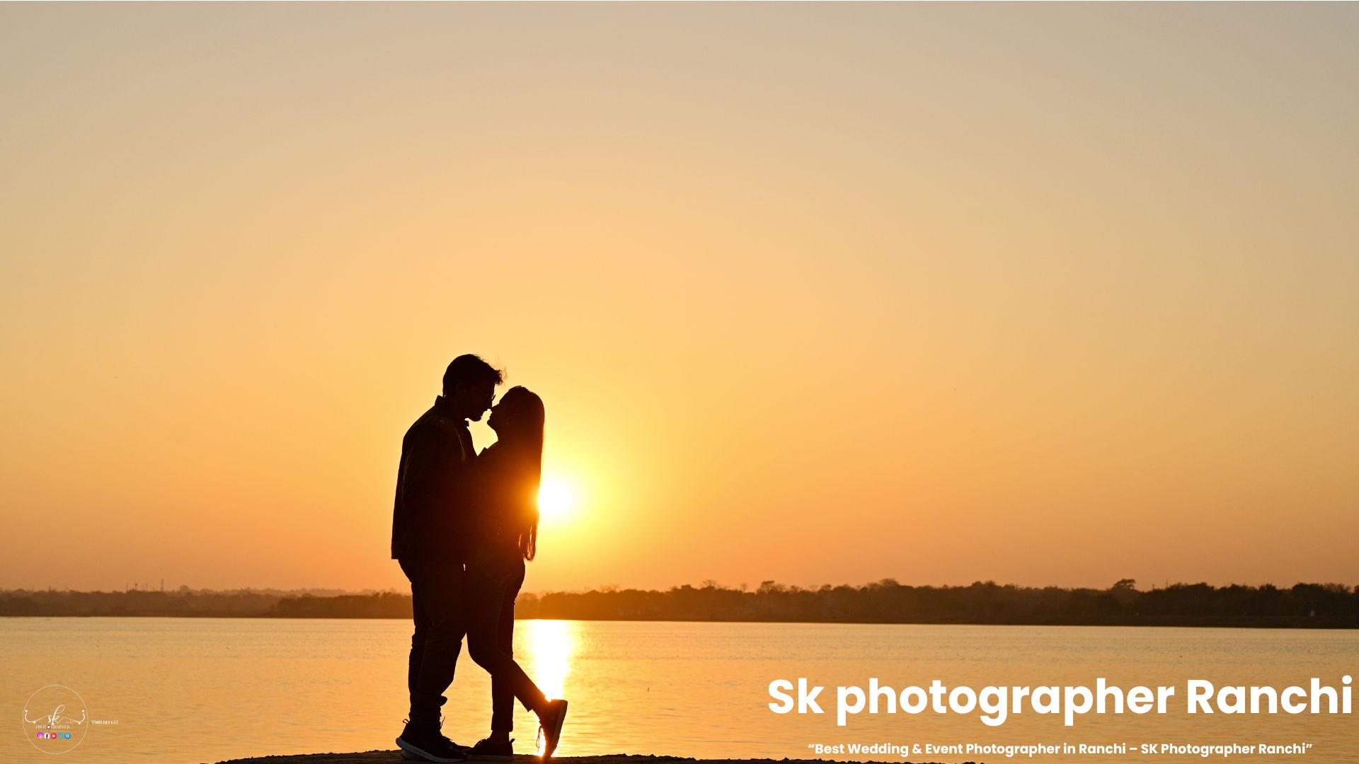 Sunset. Silence. Soulmates.
Love meets light with SK Photographer Ranchi. š
ā¤ļø